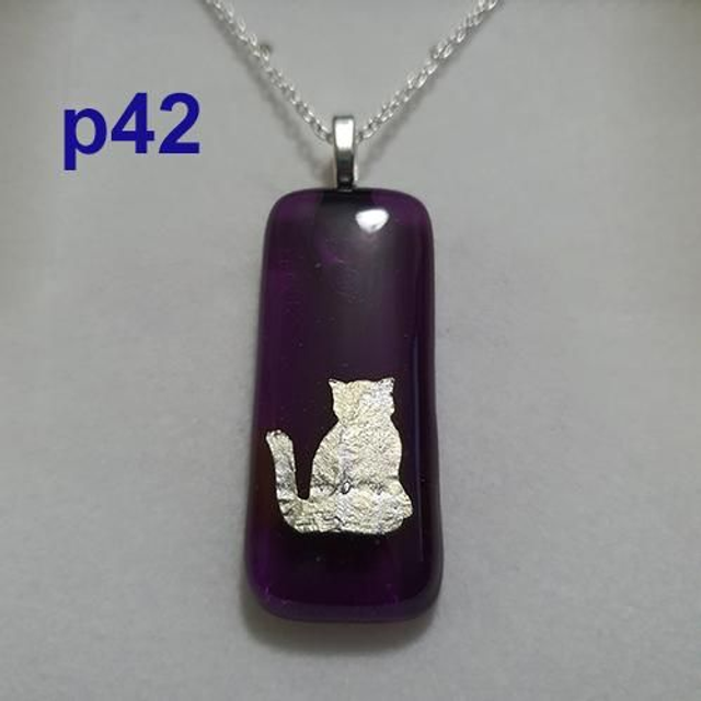 Amethyst purple cat glass pendant &amp; chain p42