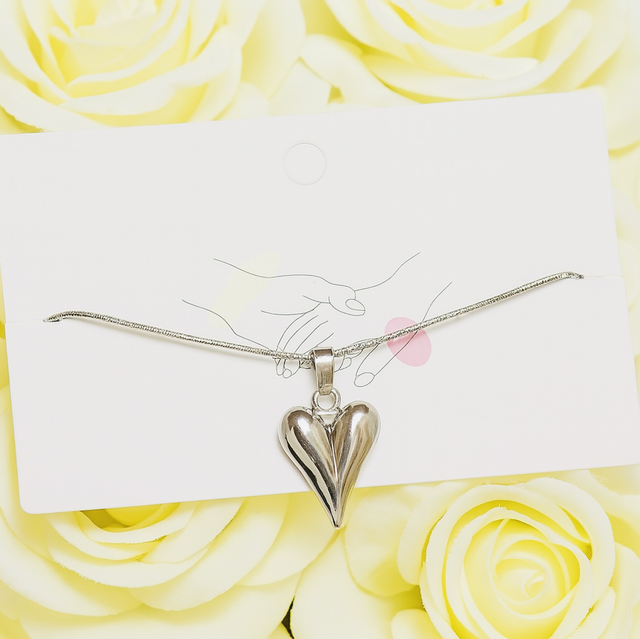 Zilveren Hartvormige Ketting – Elegant Sieraad met Fijn Ontwerp voor Elke Gelegenheid