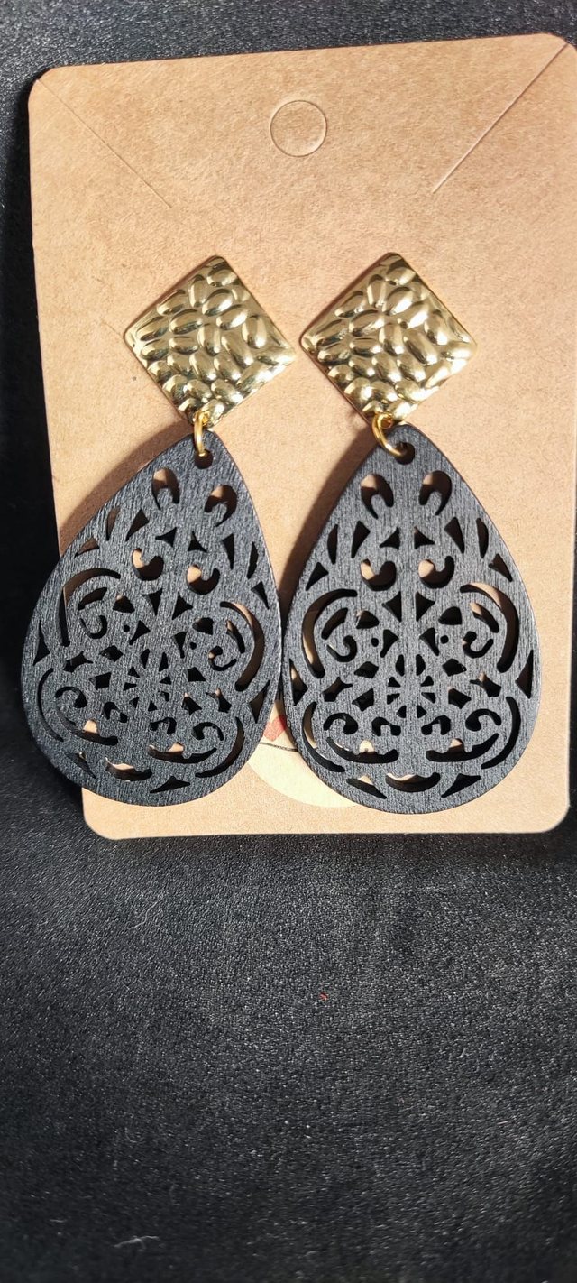 Boucles d’oreilles en bois – Motif ajouré