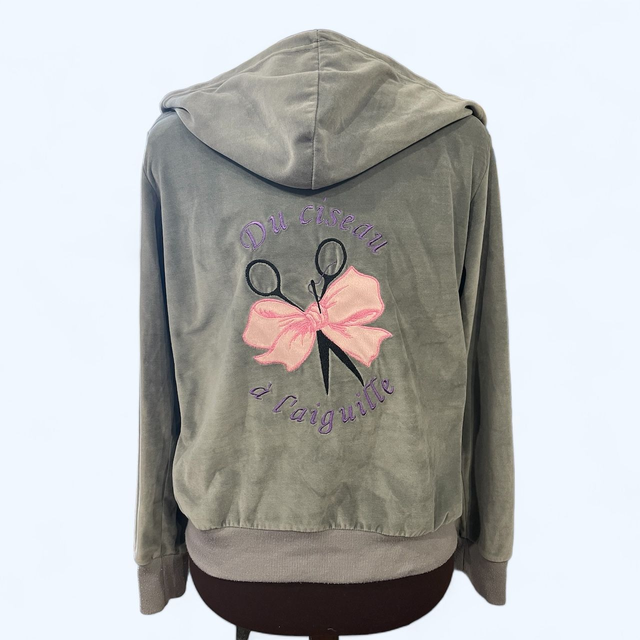 fichier broderie "Ciseaux et noeud" en 3 Tailles / 12 Formats