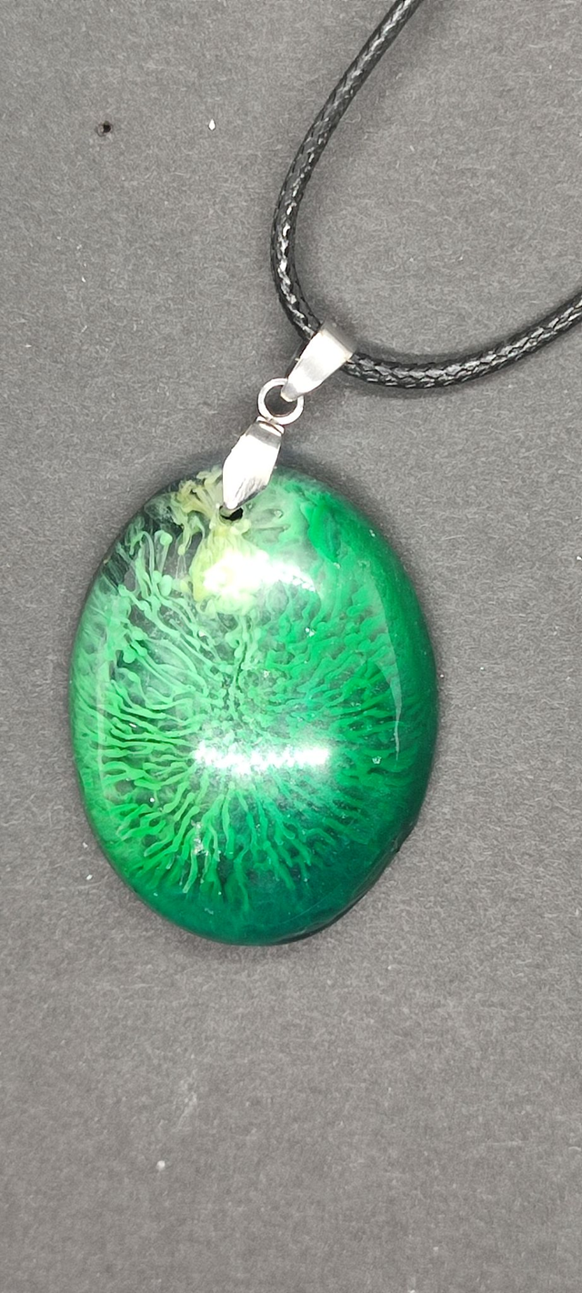 collier ovale