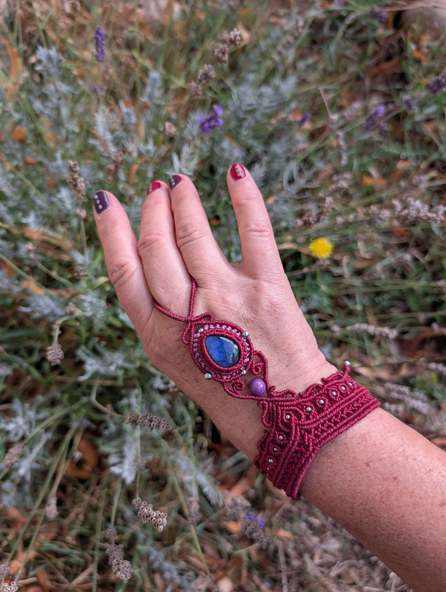 Bijou de main avec labradorite