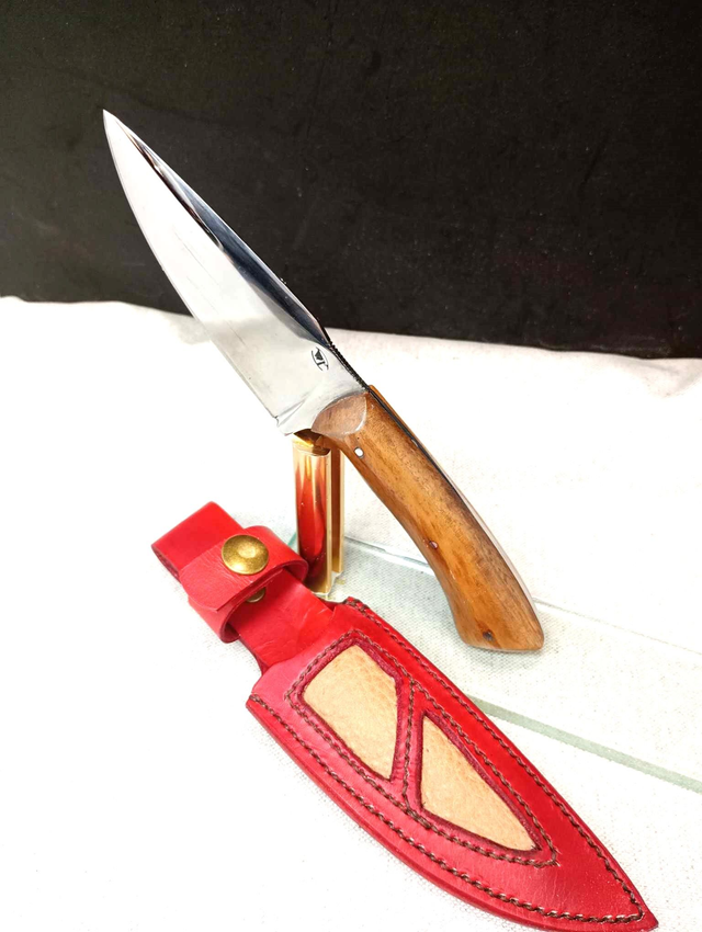 Couteau de chasse en noyer et son étui bi-matière