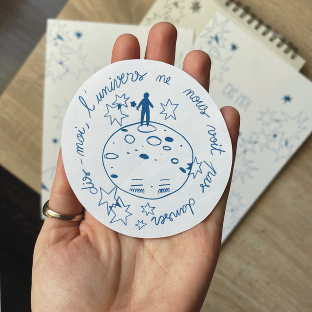 Sticker &quot;L&#039;univers ne nous voit pas danser&quot;