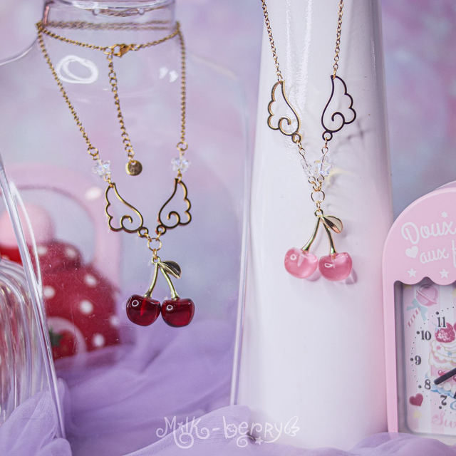 Collier Cerise Céleste Ailée