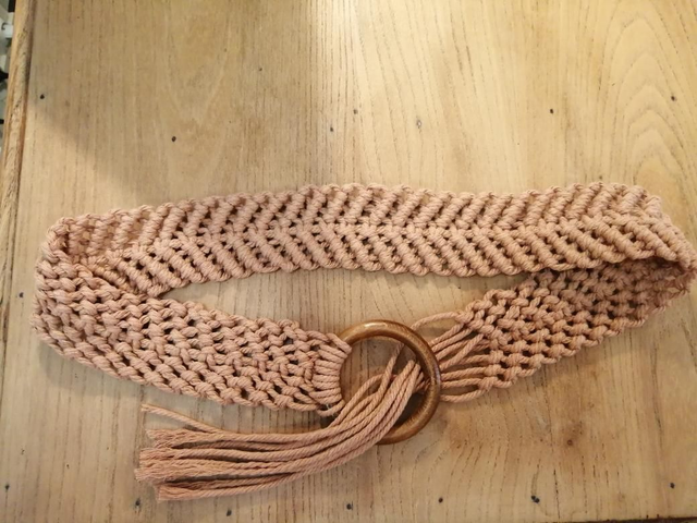 Ceinture à anneaux en macramé
