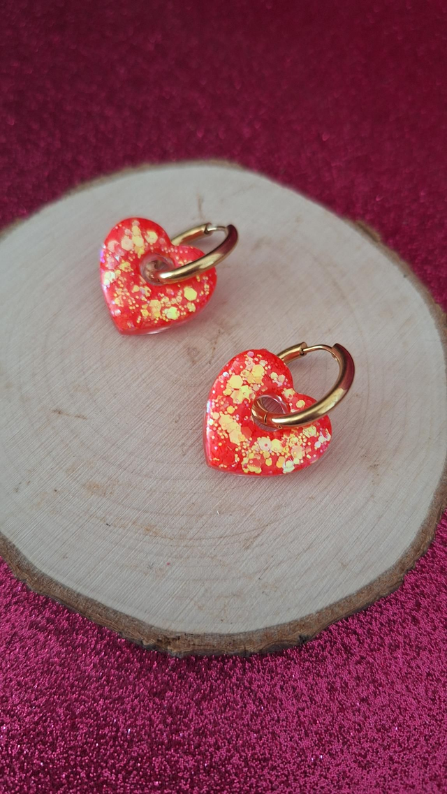 Créoles dorées cœurs centré corail 