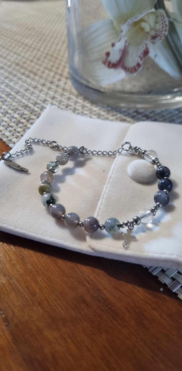 Agate indienne, cristal de roche et cordierite