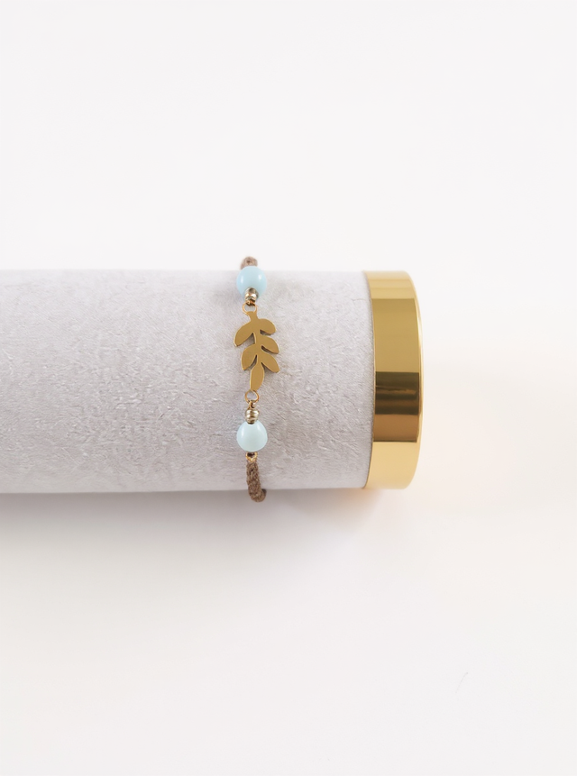 Bracelet feuille doré en micro-macramé