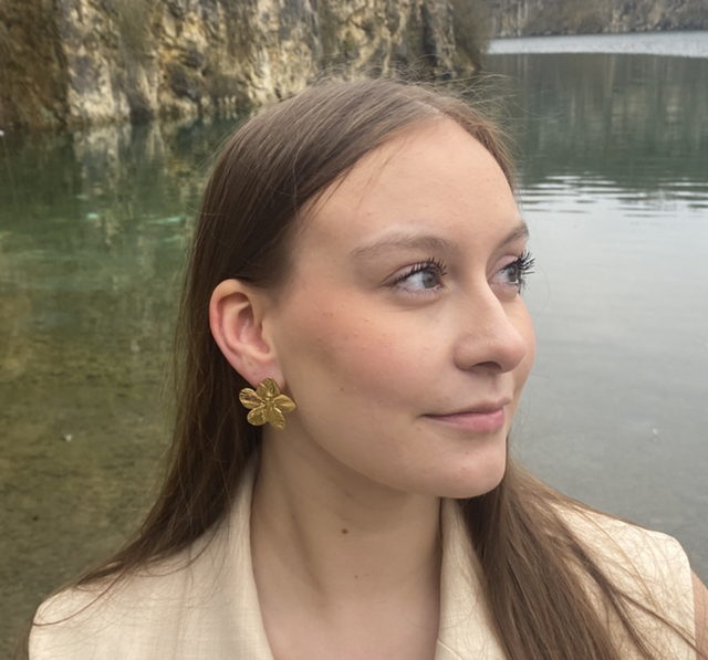 Asia boucle d’oreille 