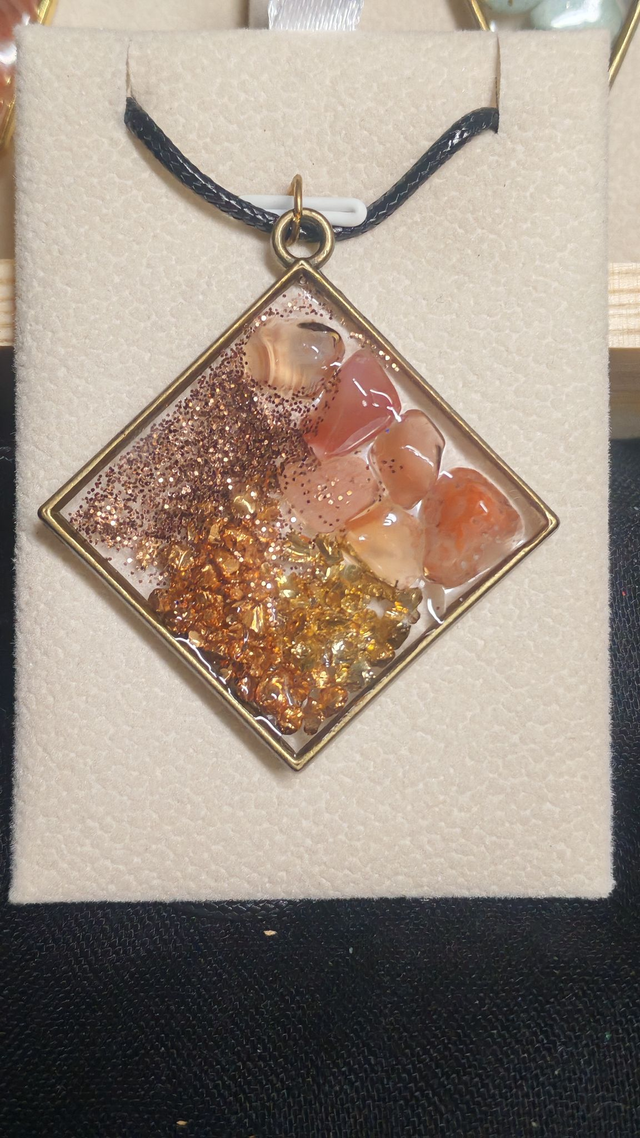 Pendentif losange en résine