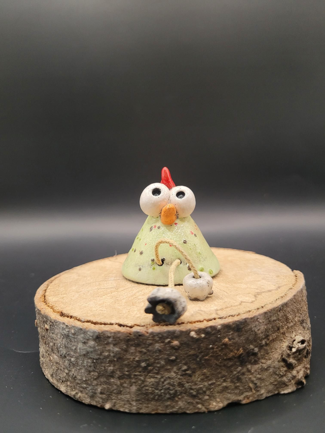 Poulette ROSALIE, en céramique,  fabrication artisanale , pièce unique 