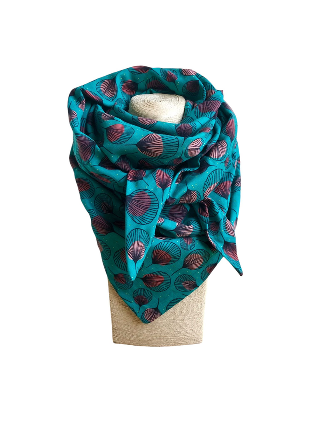 Foulard triangle - plumes rouges fond turquoise fonçé