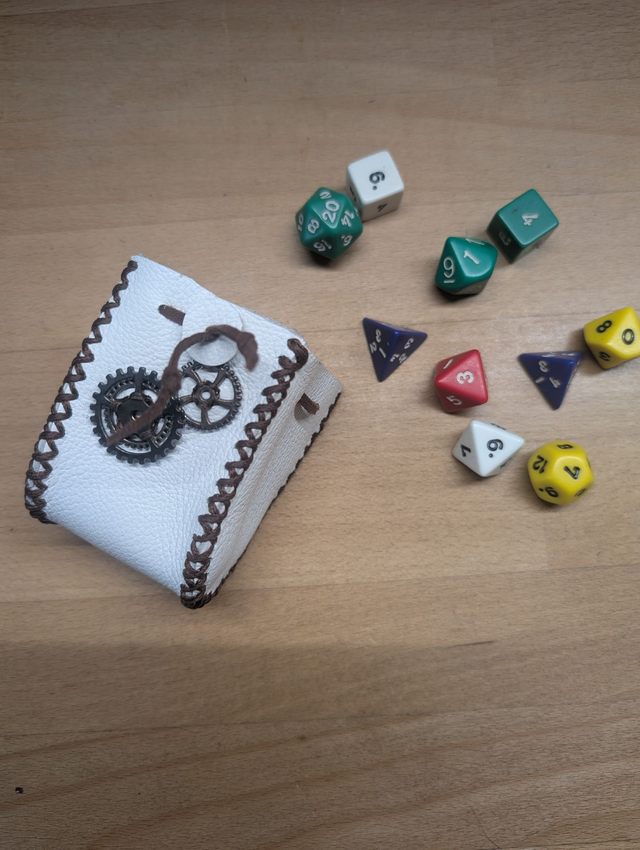 bourse pour dès à jouer.