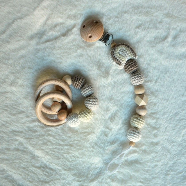 Hochet et/ou attache tétine arc-en-ciel beige