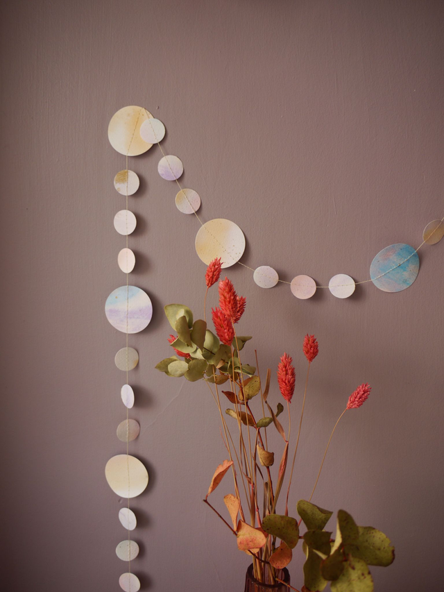 DELYSIA Hand-painted paper circles garland