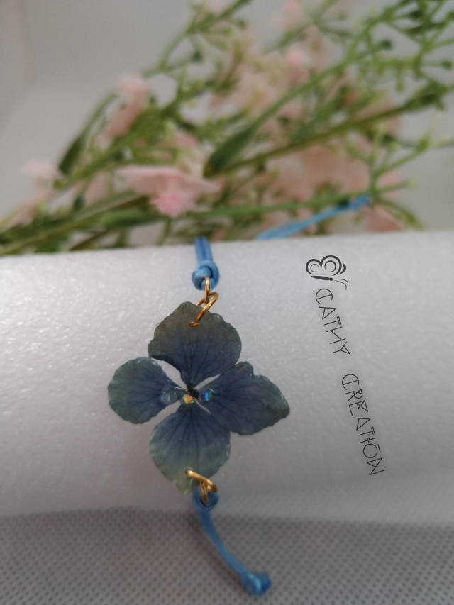 Bracelet réglable fleur naturelle 