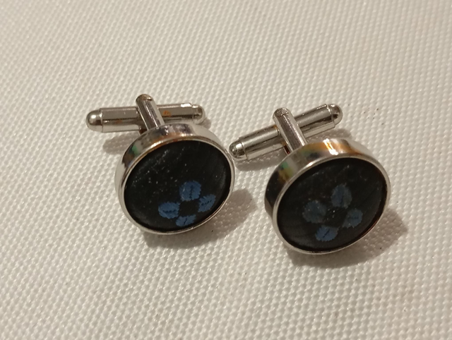 Boutons de manchettes métal gris et tissus décor fleur 