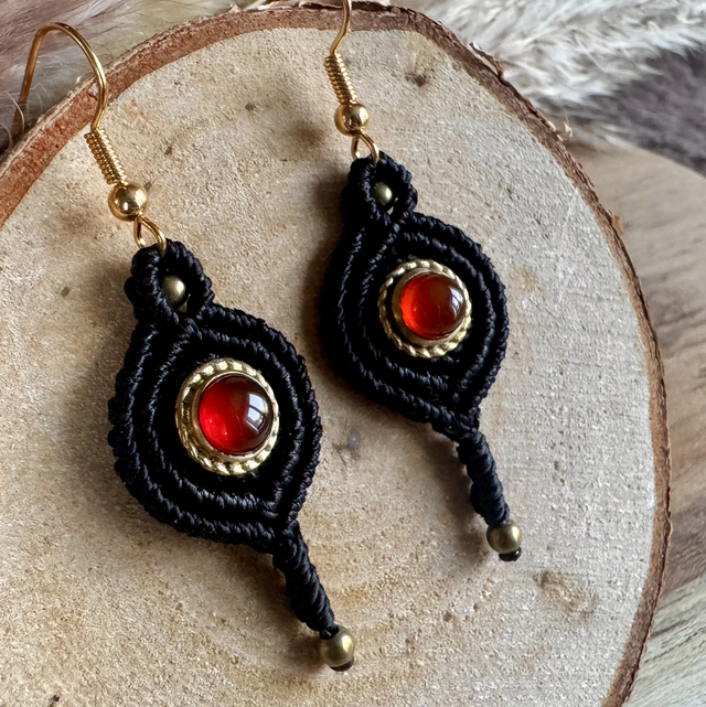 Solaire - Boucles d’oreilles micro-macramé et cornaline / Collection Céleste