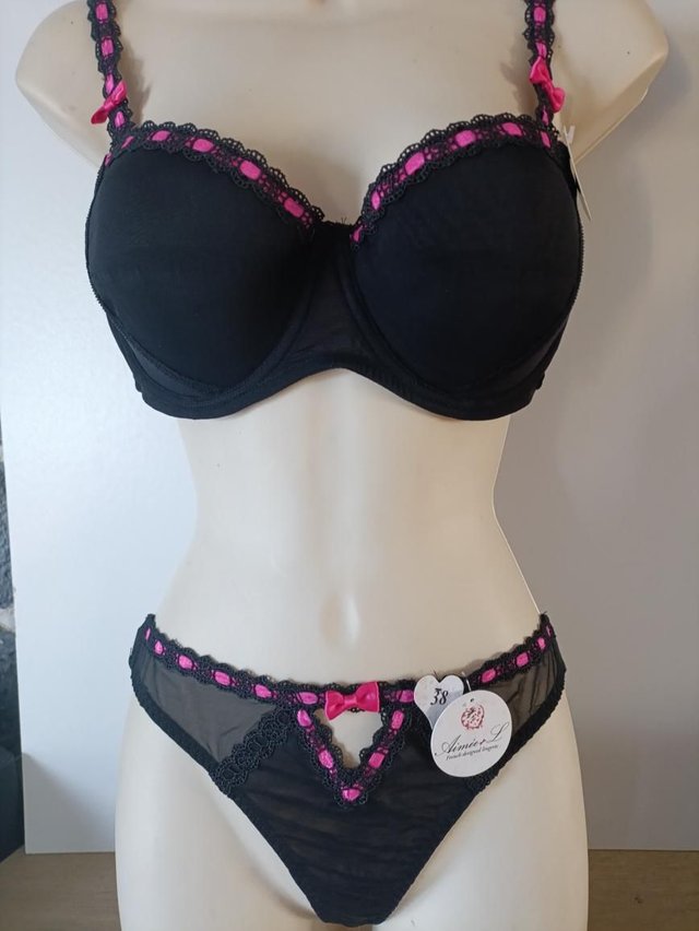 Ensemble Bonnet D avec string noir et fushia, avec armatures et rembourrage amovible 
