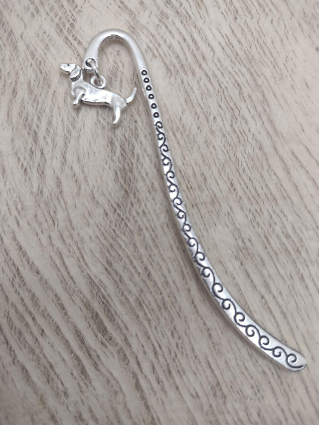 Basic metal bookmark with charm