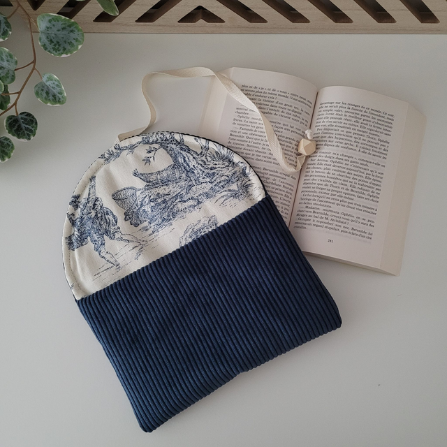 Pochette à livre Zoé Toile de Jouy velours bleu