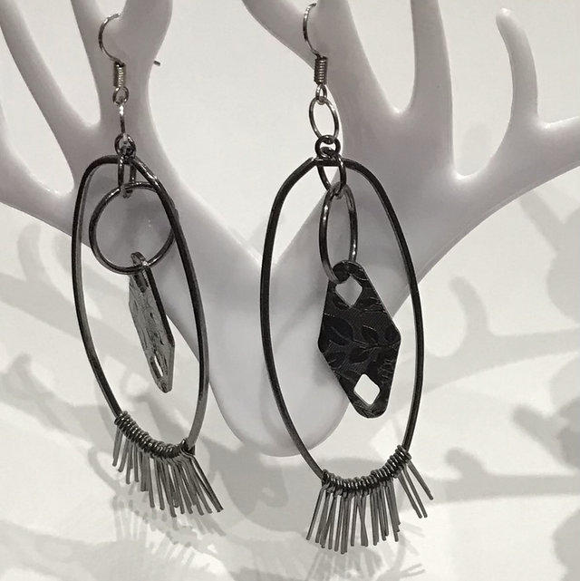 Silver(dark) Dangling Earrings - SDE103