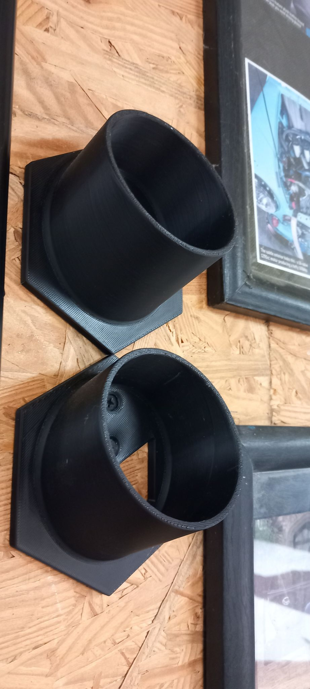 Spray can holder storage