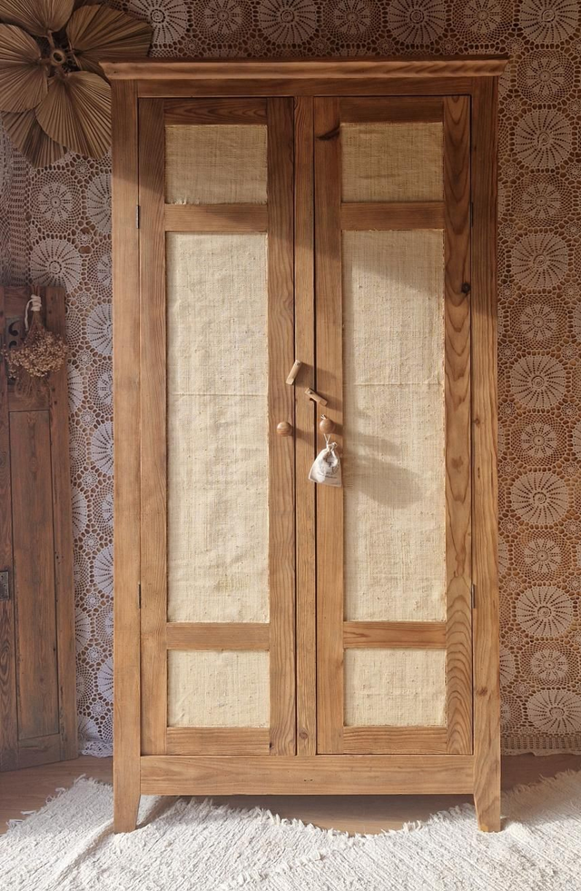 Armoire parisienne 