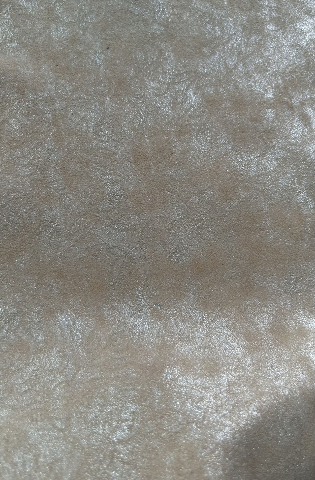 Chute de cuir beige rosé