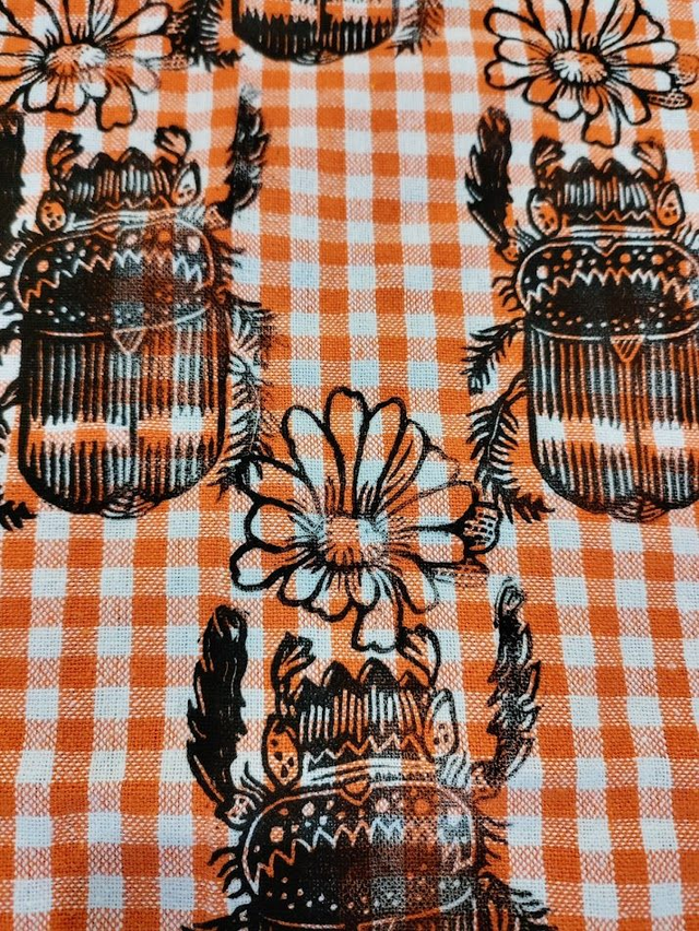 Torchon imprimé  -linogravure " scarabée et fleur"