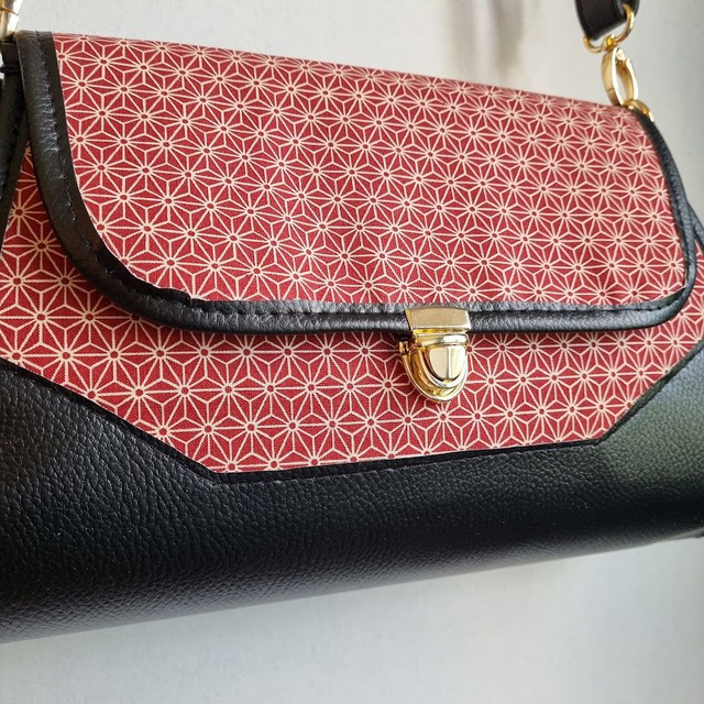 Sac cartable fermeture zippée "Asanoha" rouge simili cuir noir