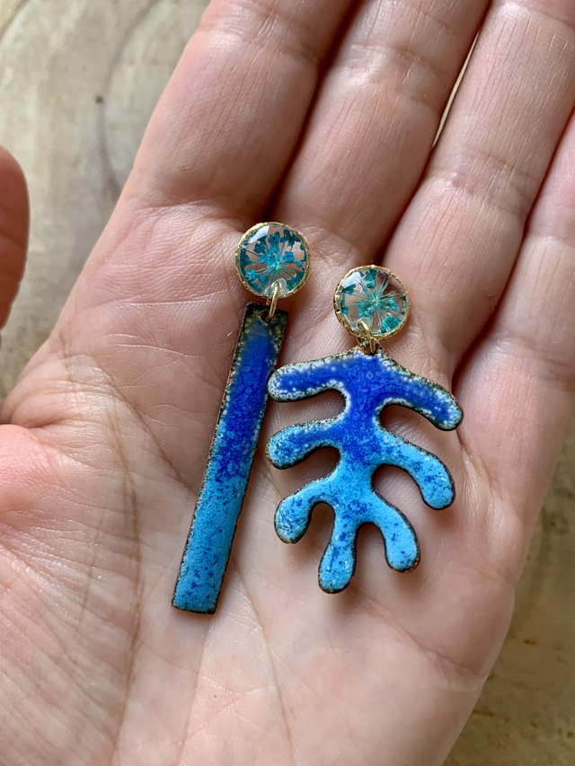 Pièces uniques - Boucles d'oreilles en émail et fleurs séchées