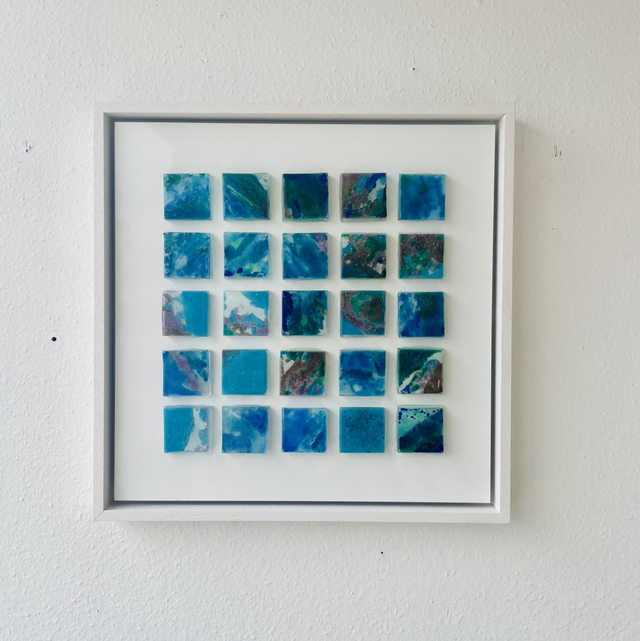 Broken Planet - Gefragmenteerde Schildering op verhoogd glas