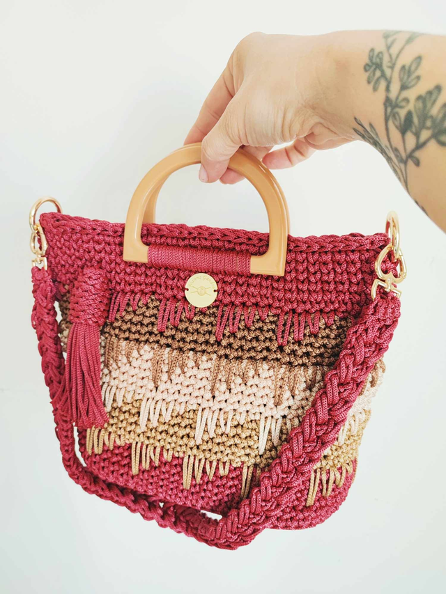 Sac Siena Élégant, original et Moderne en tons bordeaux magenta, marron et beige avec détails en cuir  synthétique 