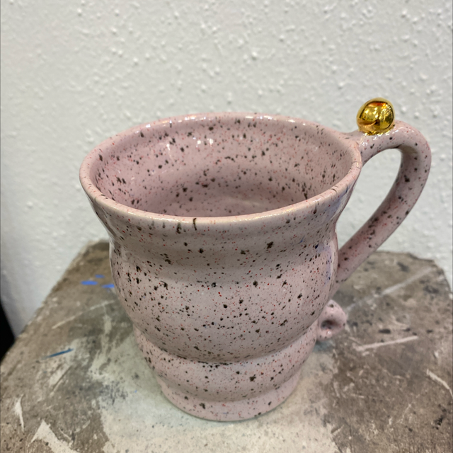 Krus Rosa m. Guldknop - rosa/nistret, af Helle Bornæs 