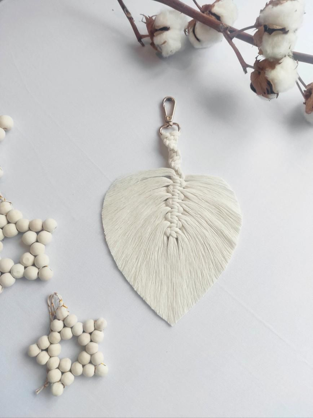 Décoration boho macramé feuille en coton beige
