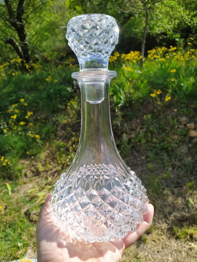 Carafe en cristal pointes de diamants 