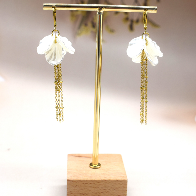 Boucles pendantes petale de nacre
