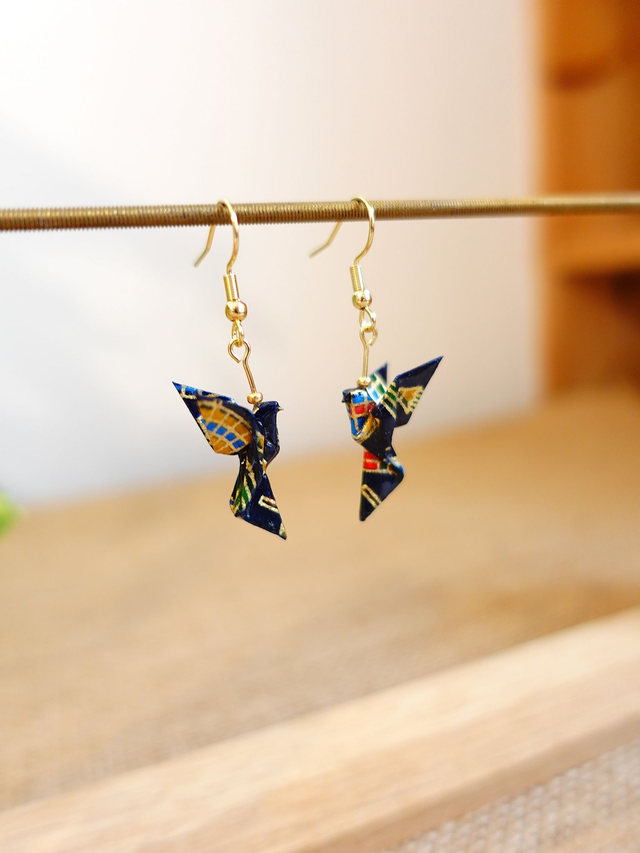 Origami Colombe, oiseau / INOX doré / Boucles d&#039;oreilles / Papier japonais washi / Bleu nuit, or / Bijou japonais origami / 