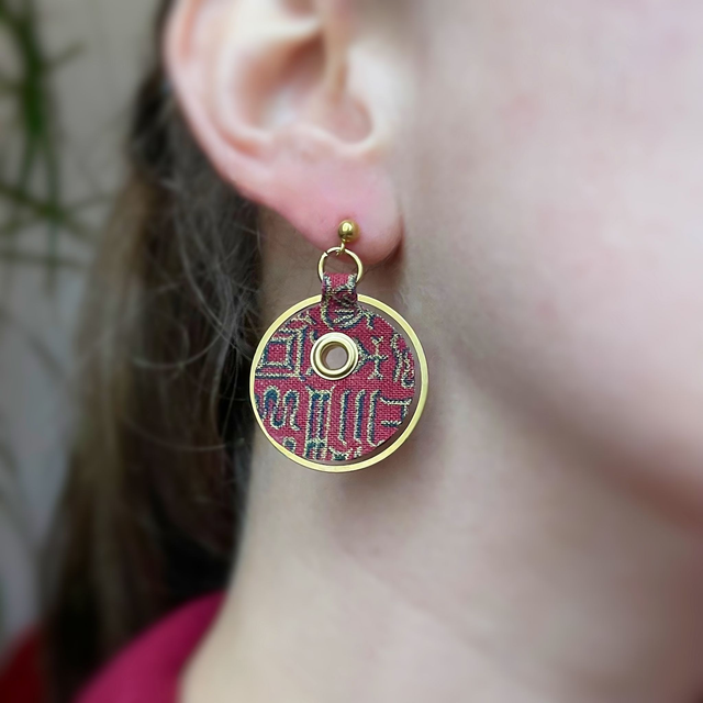 Sphère - Boucles d'oreilles en tissu rouge et doré