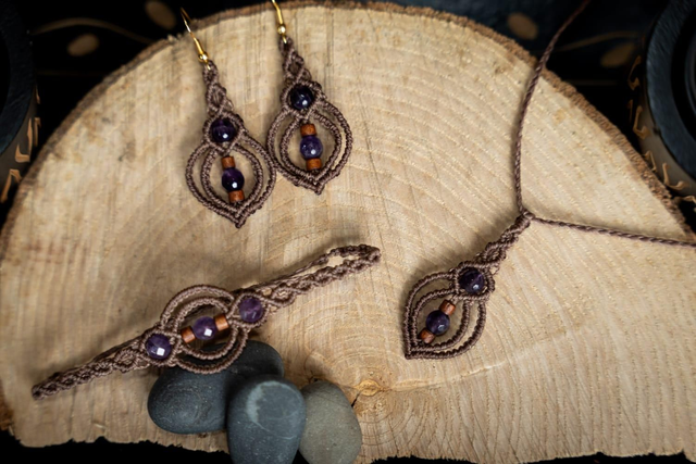 Parure complète de bijoux en micro-macramé marron et Améthyste