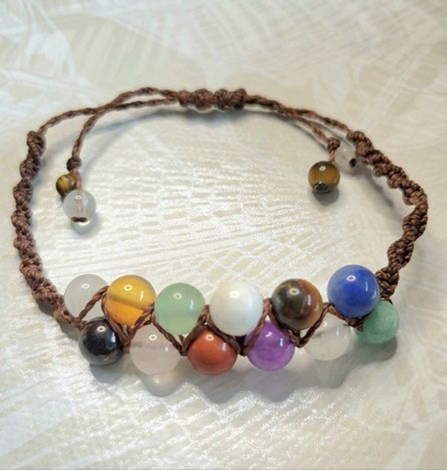 Kit Bracelet 7 chakras (micro-macramé fils marron, perles naturelles)