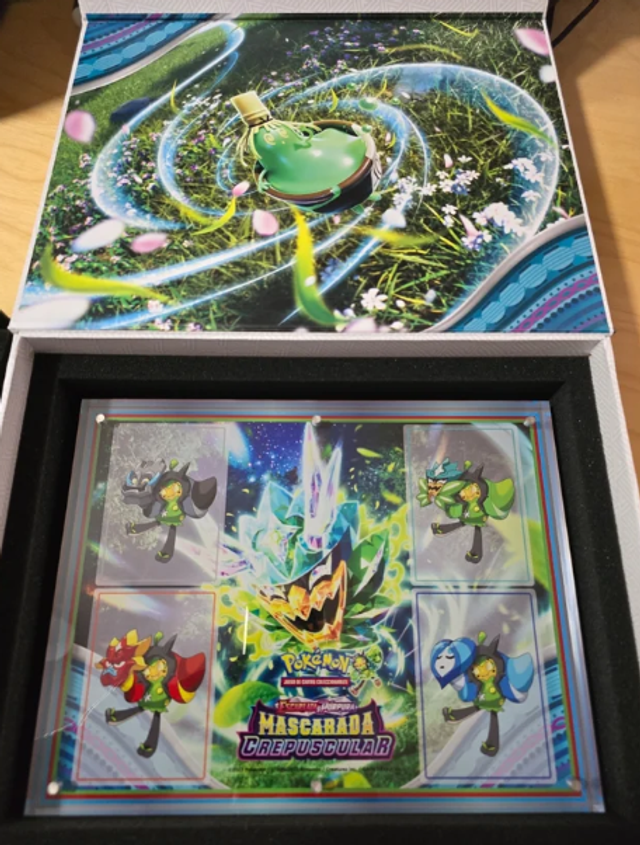 Placa de vidrio promocional Pokémon – Escarlata y Púrpura: Mascarada Crepuscular (The Pokémon Company)