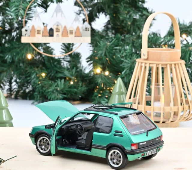 Peugeot 205 GTi Griffe avec toit vitré 1991 Vert Norev 184847 1/18
