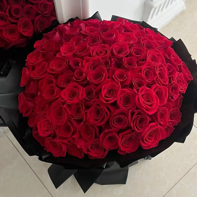 100 Fresh Roses