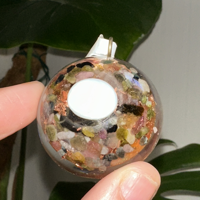 Orgon’it n*38 (taille moyenne) tourmaline multicolore 963 Hz