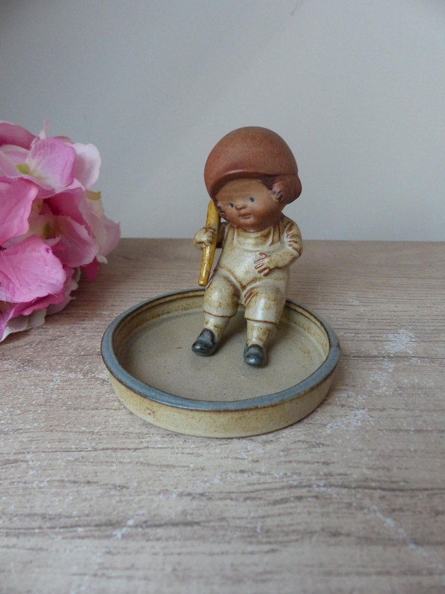 Figurine petit garçon joueur de Baseball avec une batte, Vide poche japonais avec personnage, petit plat en céramique fabriqué au Japon