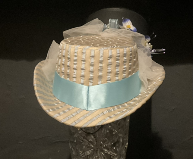 Victorian style Percher (beige/blue st)
