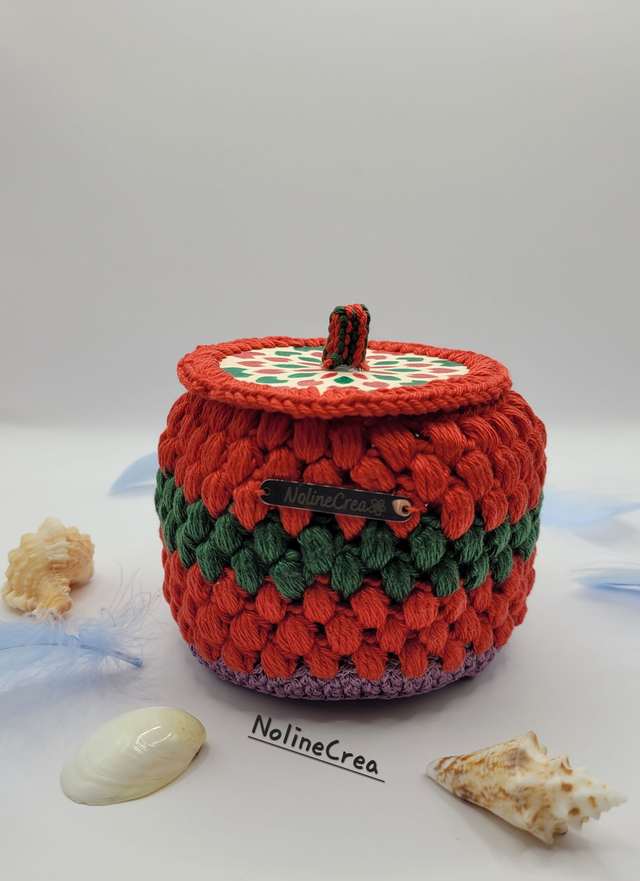 Bonbonnière au crochet rouge et vert, boite à bijoux rouge et vert avec couvercle customisé